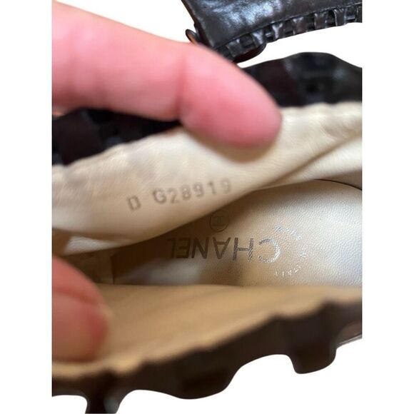 Chanel Interlocked CC Cap Toe Black Leather Ruffle Bow Ankle Boot Heels 38.5 - Picture 10 of 15